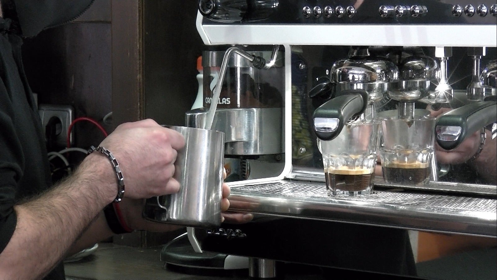 Un bar de la provincia, con clientela este viernes. 