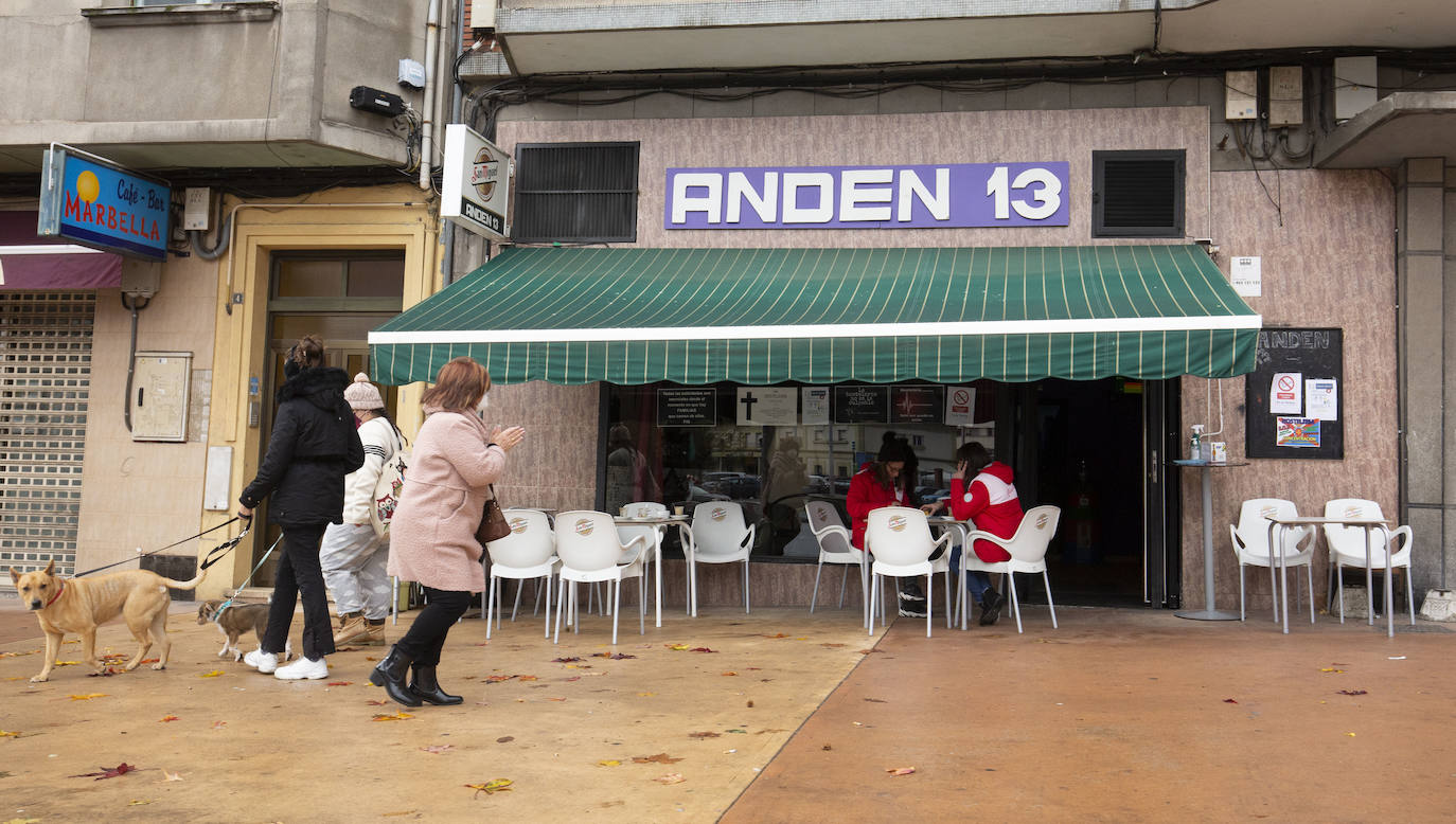 Un bar de la provincia, con clientela este viernes. 