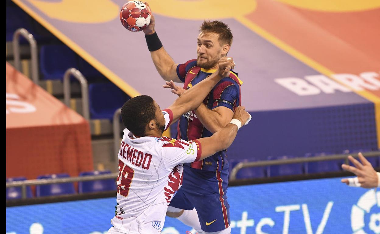 Un instante del partido disputado en el Palau Blaugrana.