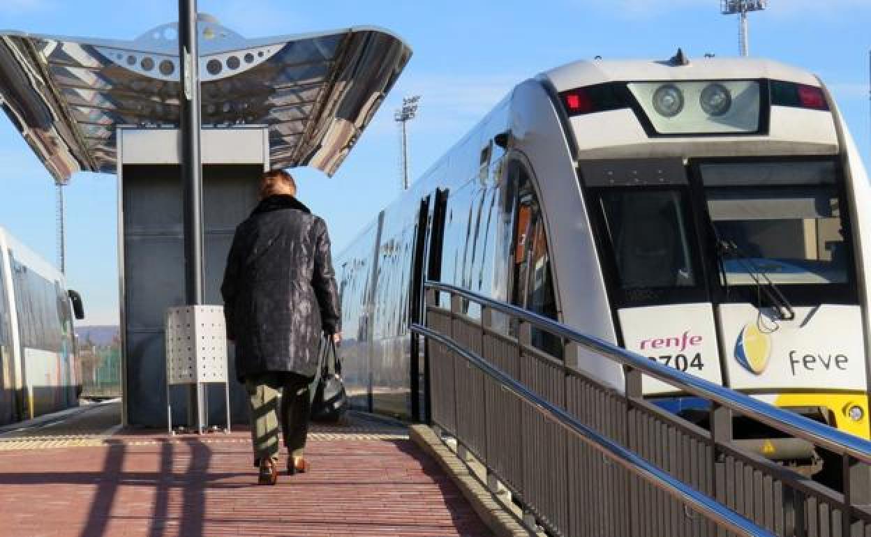 Tren de Feve en la estación de La Asunción. 