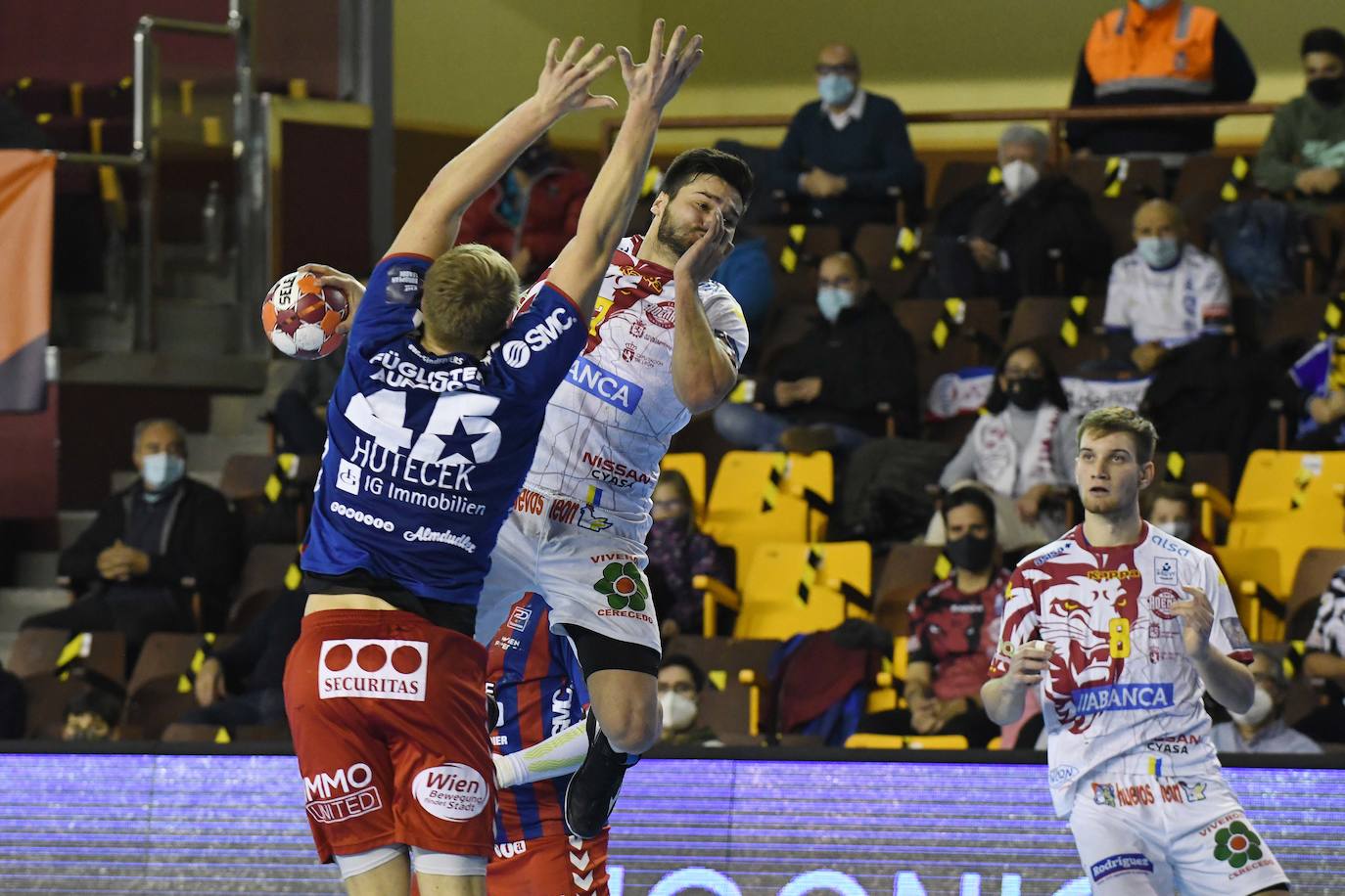 El Abanca Ademar se medía al Fivers en la sexta jornada de la competición europea.