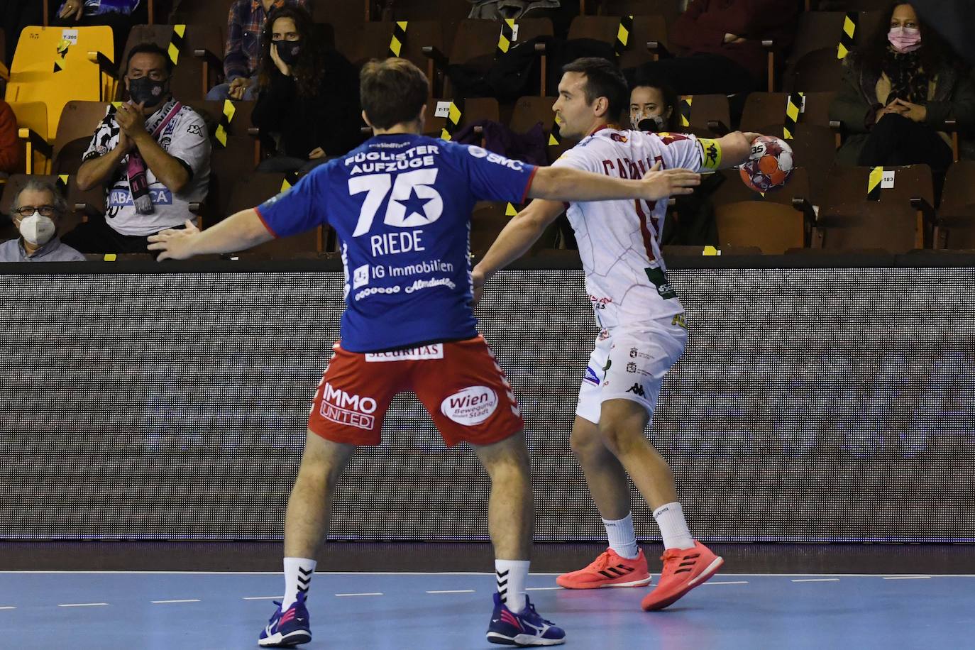 El Abanca Ademar se medía al Fivers en la sexta jornada de la competición europea.