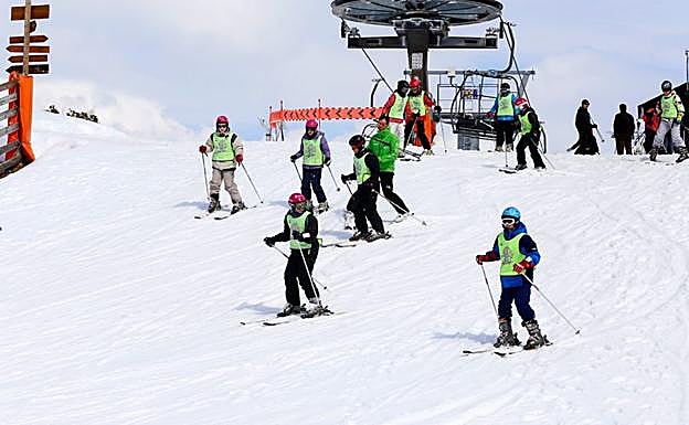 Leitariegos confía abrir este miércoles si el tiempo lo permite mientras que San Isidro tendrá que esperar 