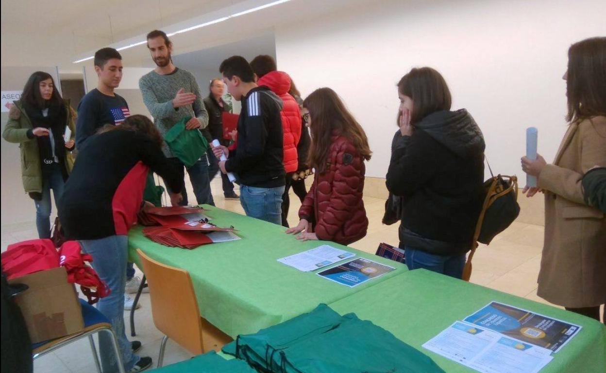 Los jóvenes participantes en el primer congreso.