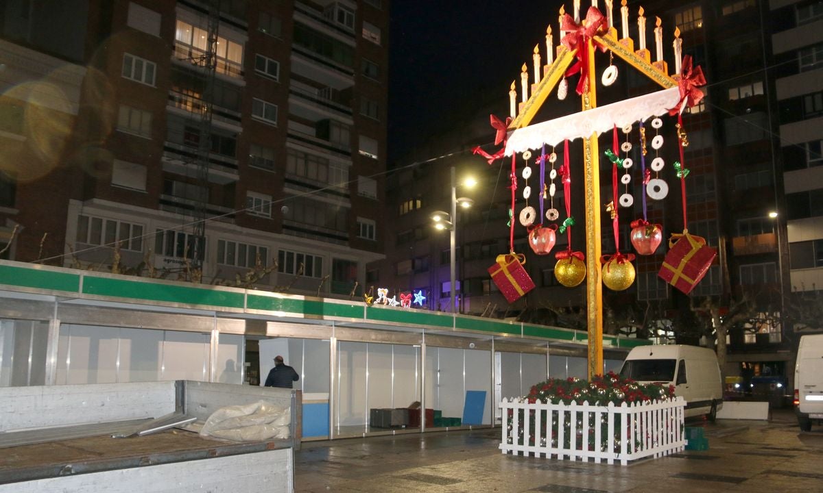 Fotos: La Feria de Artesanía se traslada a la Plaza de las Cortes