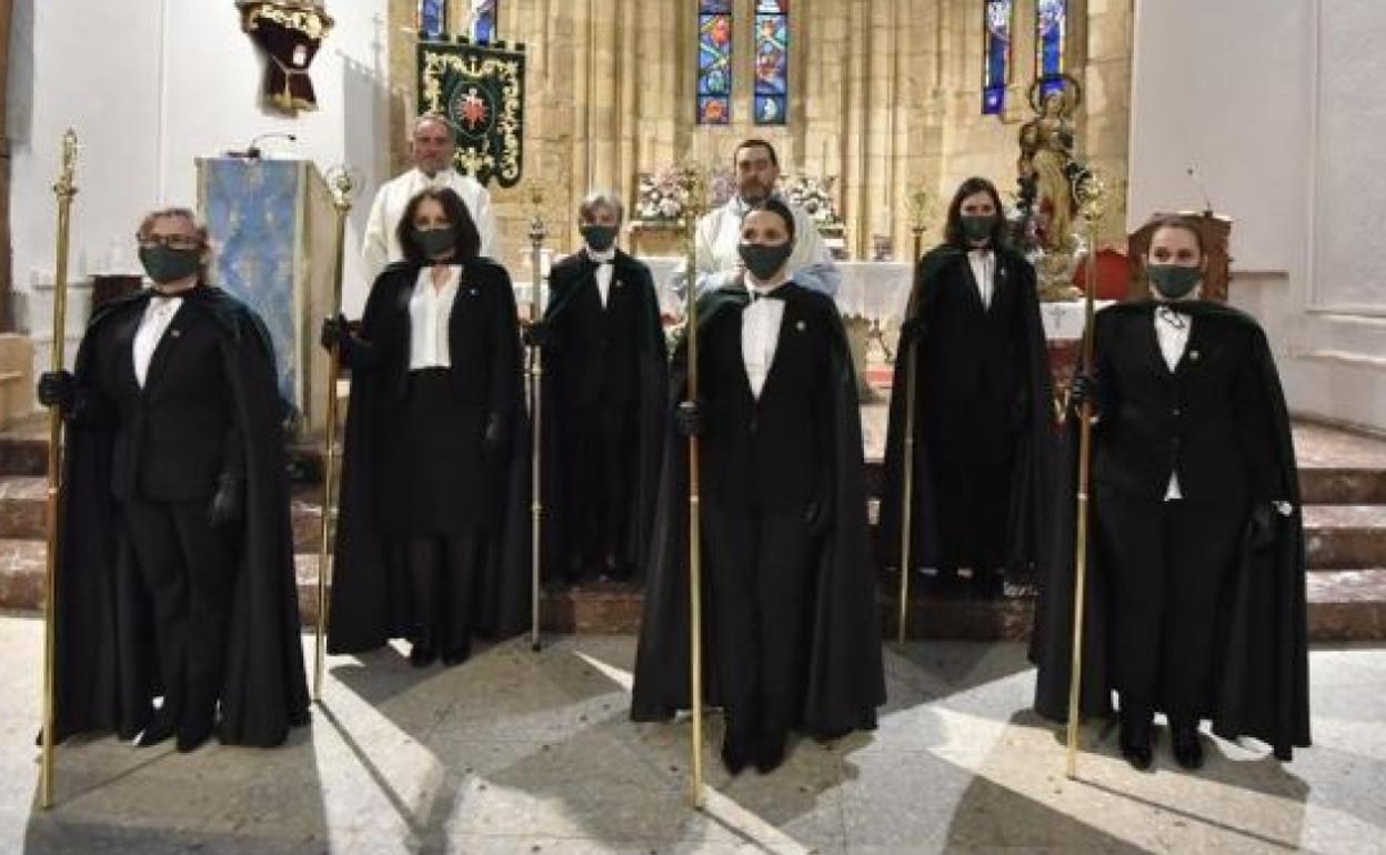 Toma de posesión de los nuevos cargos de la cofradía de María del Dulce Nombre.