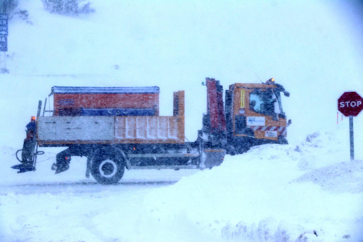 Con la caída de las primeras nevadas ya empiezan los preparativos para una nueva temporada de nieve en la estación de San Isidro