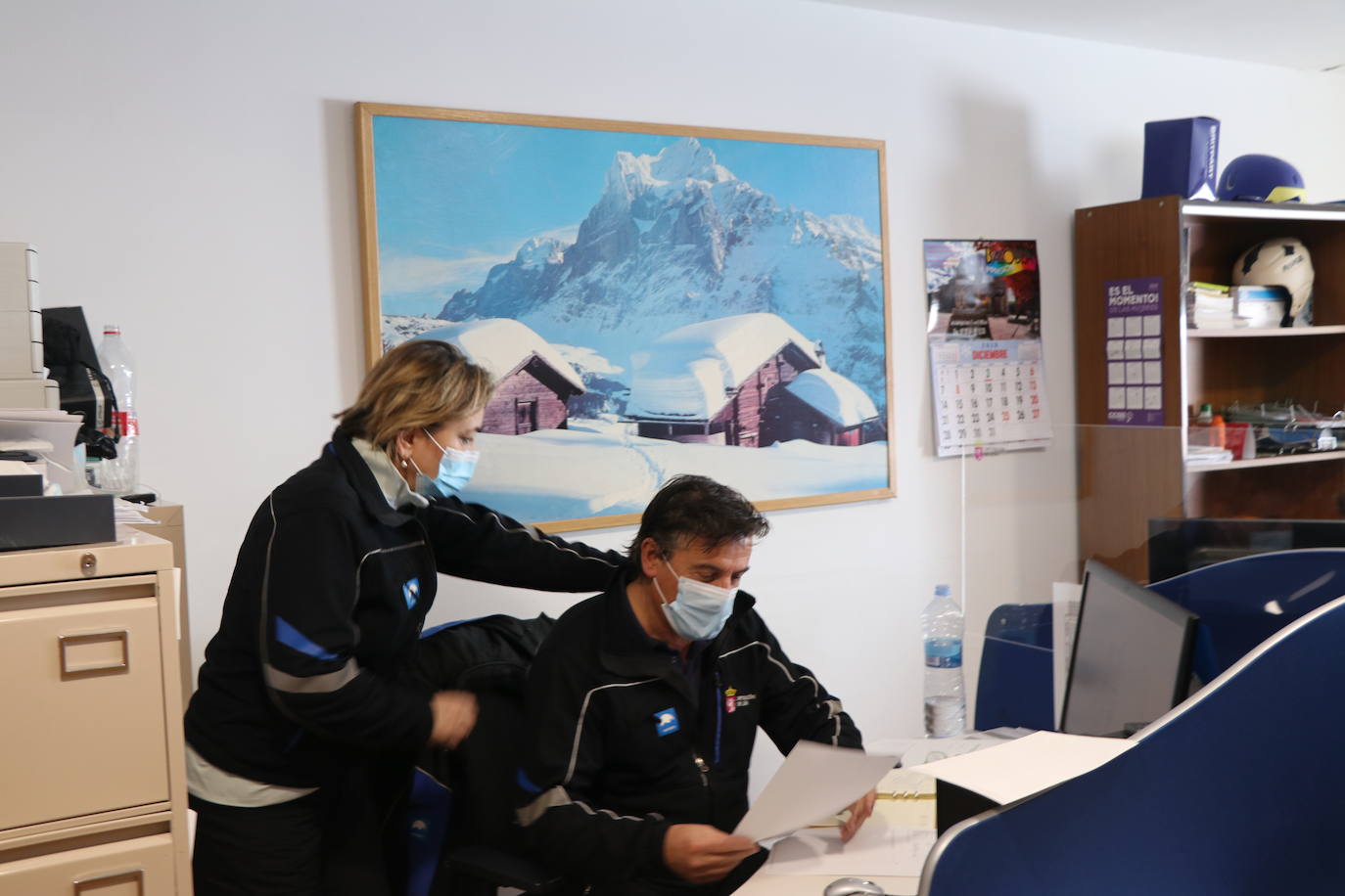 Con la caída de las primeras nevadas ya empiezan los preparativos para una nueva temporada de nieve en la estación de San Isidro