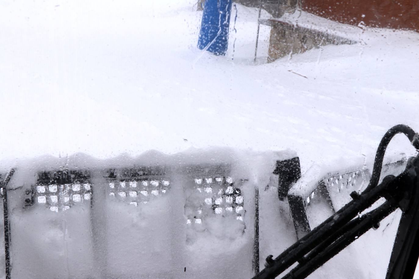 Con la caída de las primeras nevadas ya empiezan los preparativos para una nueva temporada de nieve en la estación de San Isidro