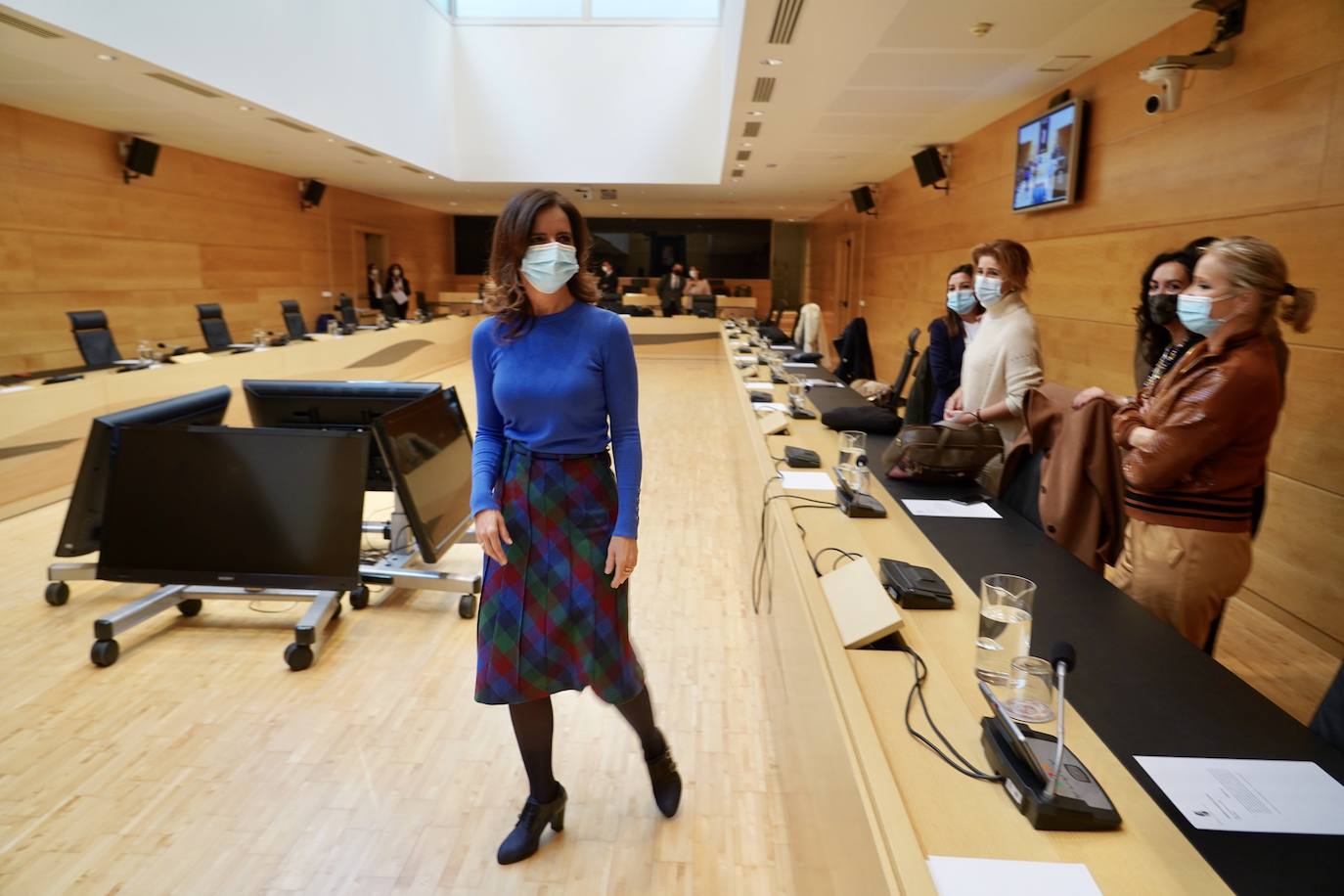 Fotos: Ana Carlota presenta los presupuestos ante las Cortes