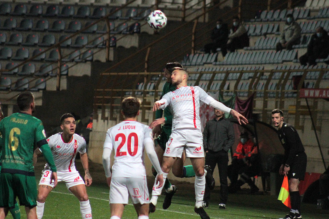 La Cultural y el Villanovense debutaron en el torneo del KO en el Reino de León.