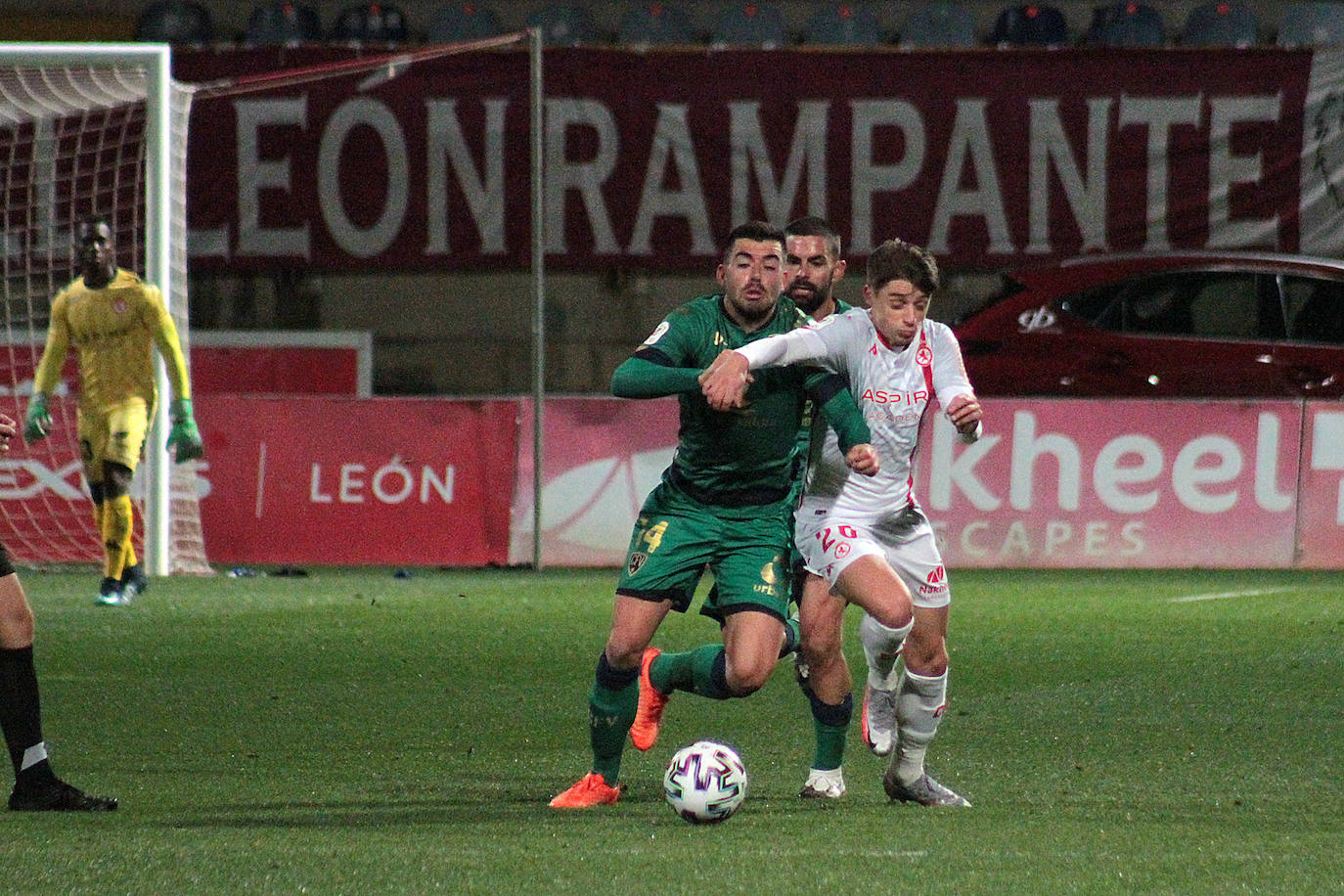 La Cultural y el Villanovense debutaron en el torneo del KO en el Reino de León.