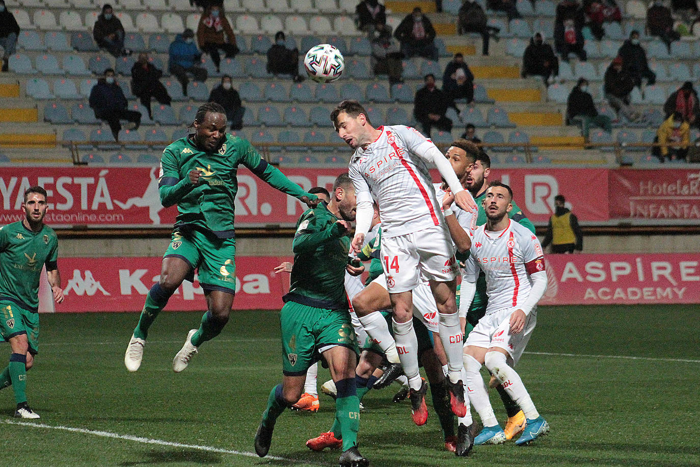 La Cultural y el Villanovense debutaron en el torneo del KO en el Reino de León.