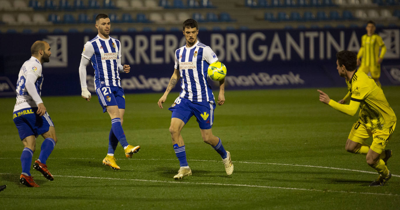 Ambos conjuntos se enfrentaron en el partido que abría la jornada en Segunda División.