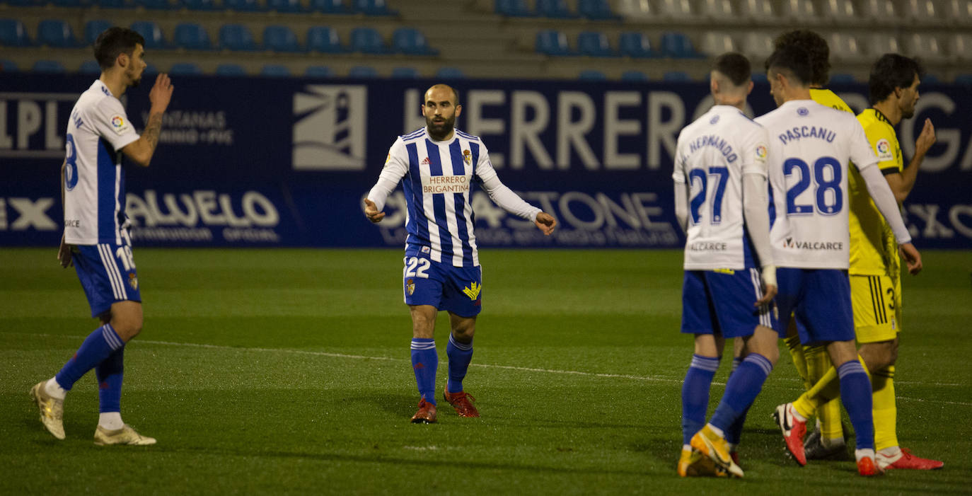 Ambos conjuntos se enfrentaron en el partido que abría la jornada en Segunda División.