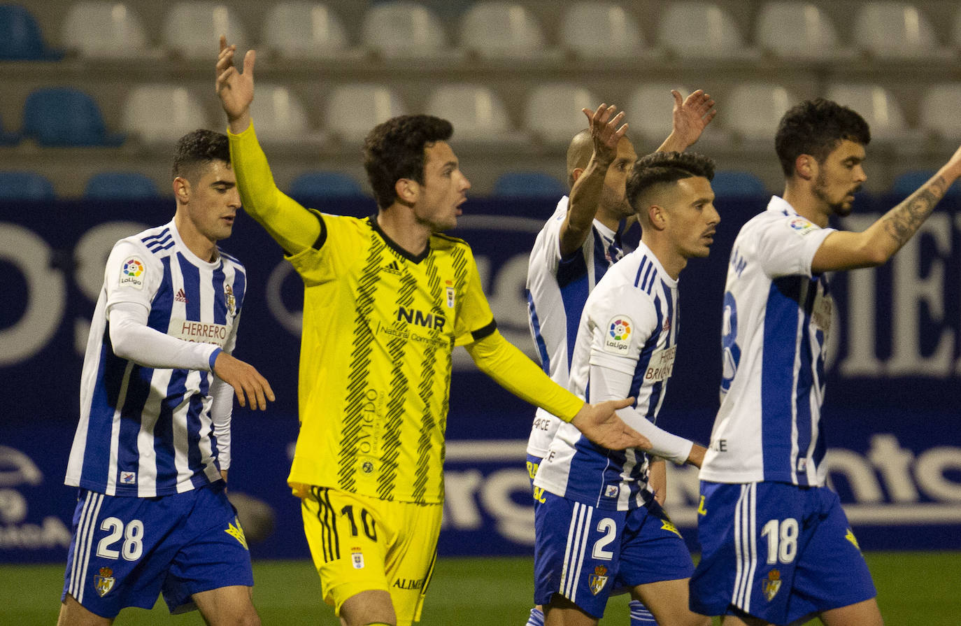 Ambos conjuntos se enfrentaron en el partido que abría la jornada en Segunda División.