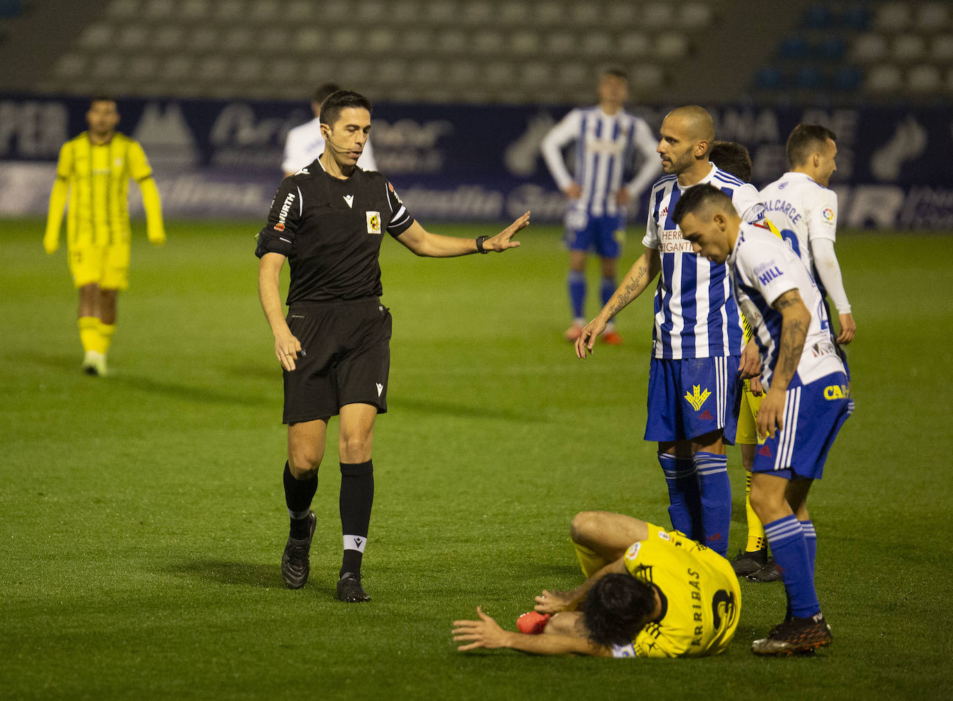 Ambos conjuntos se enfrentaron en el partido que abría la jornada en Segunda División.