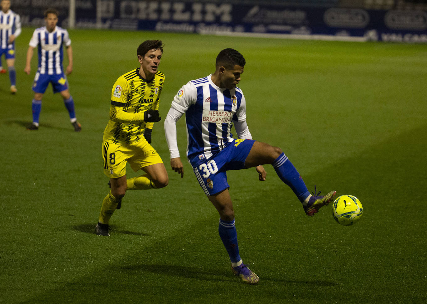 Ambos conjuntos se enfrentaron en el partido que abría la jornada en Segunda División.