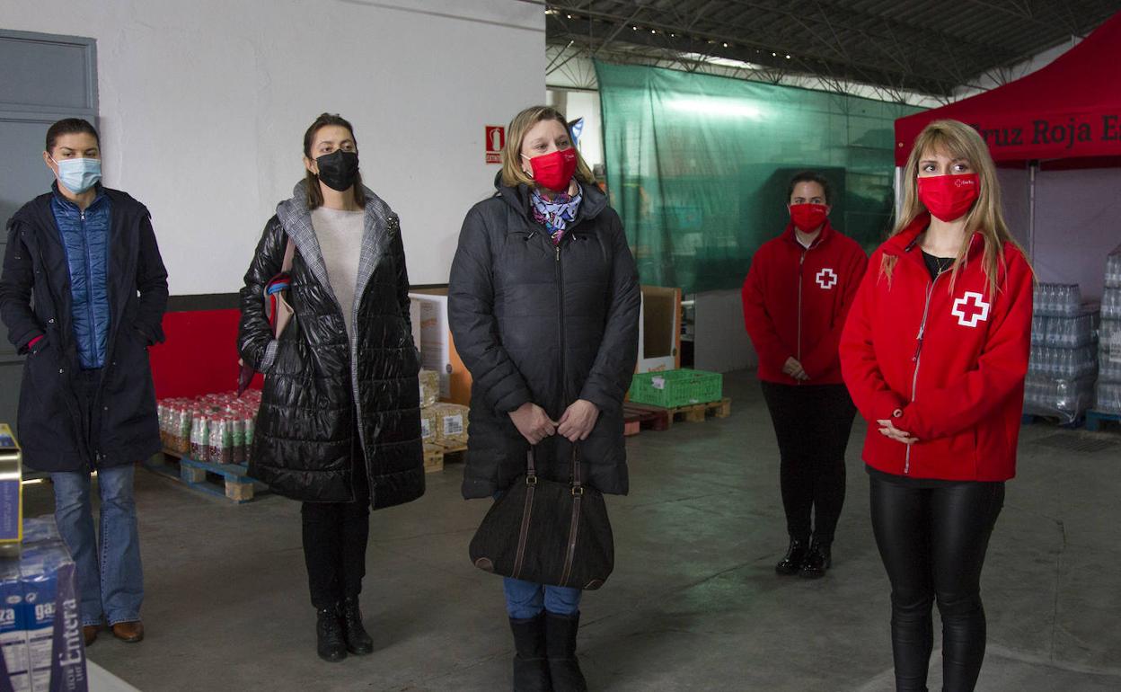 La consejera de Familia visita unas instalaciones de Cruz Roja en Zamora.