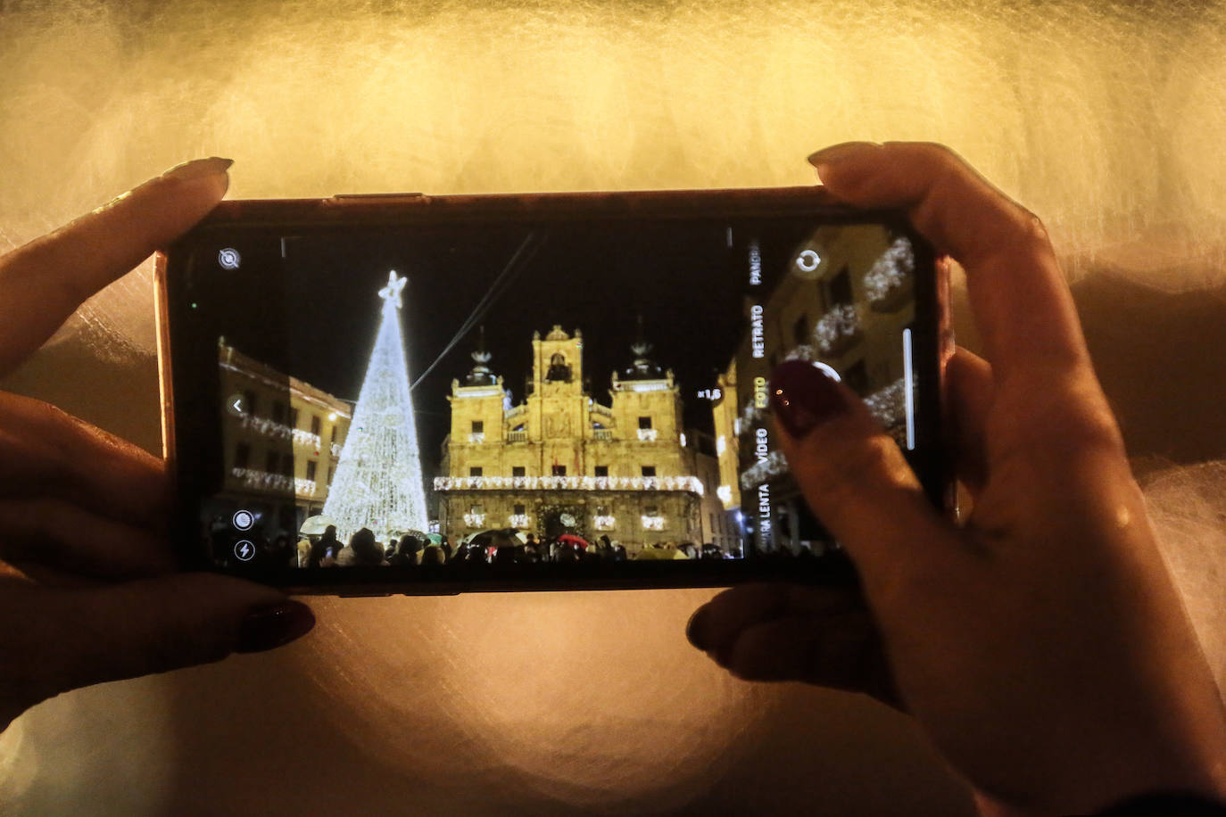 Encendido de las luces de navidad de Ferrero Rocher en Astorga