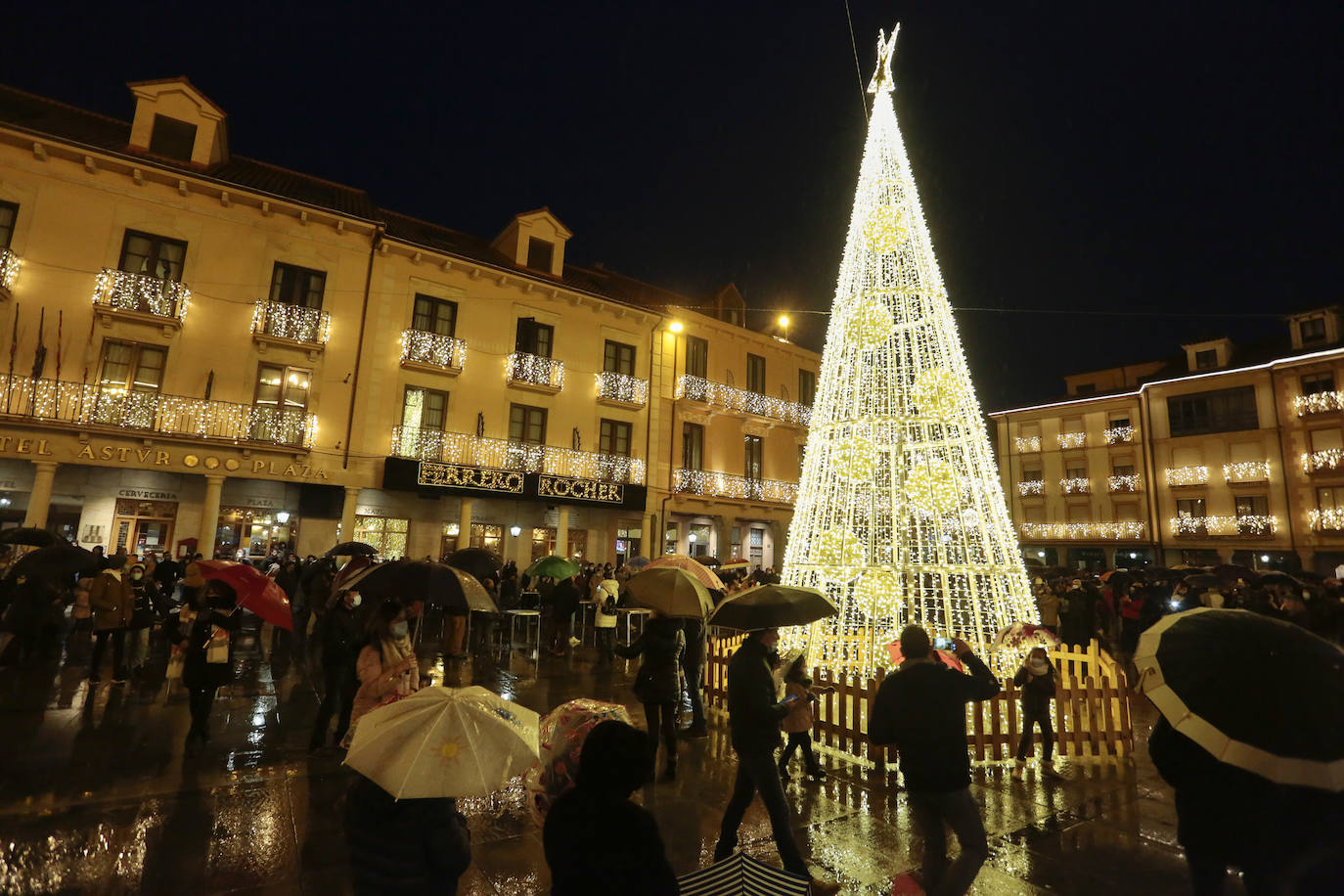 Encendido de las luces de navidad de Ferrero Rocher en Astorga