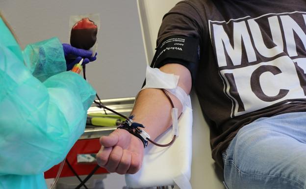 Galería. El punto de donantes de sangre en José Aguado cuenta con una máquina para filtrar el plasma del resto de componentes sanguíneos.