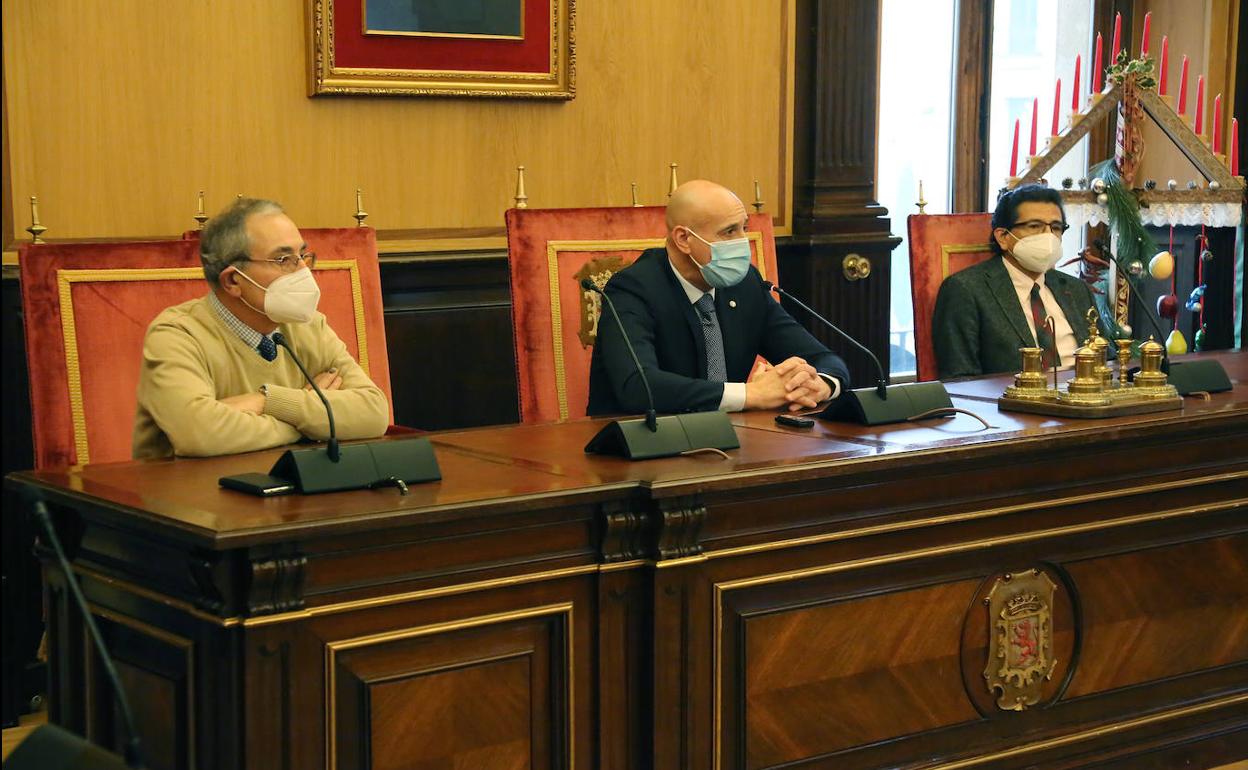 Rueda de prensa desde el salón de plenos de San Marcelo.