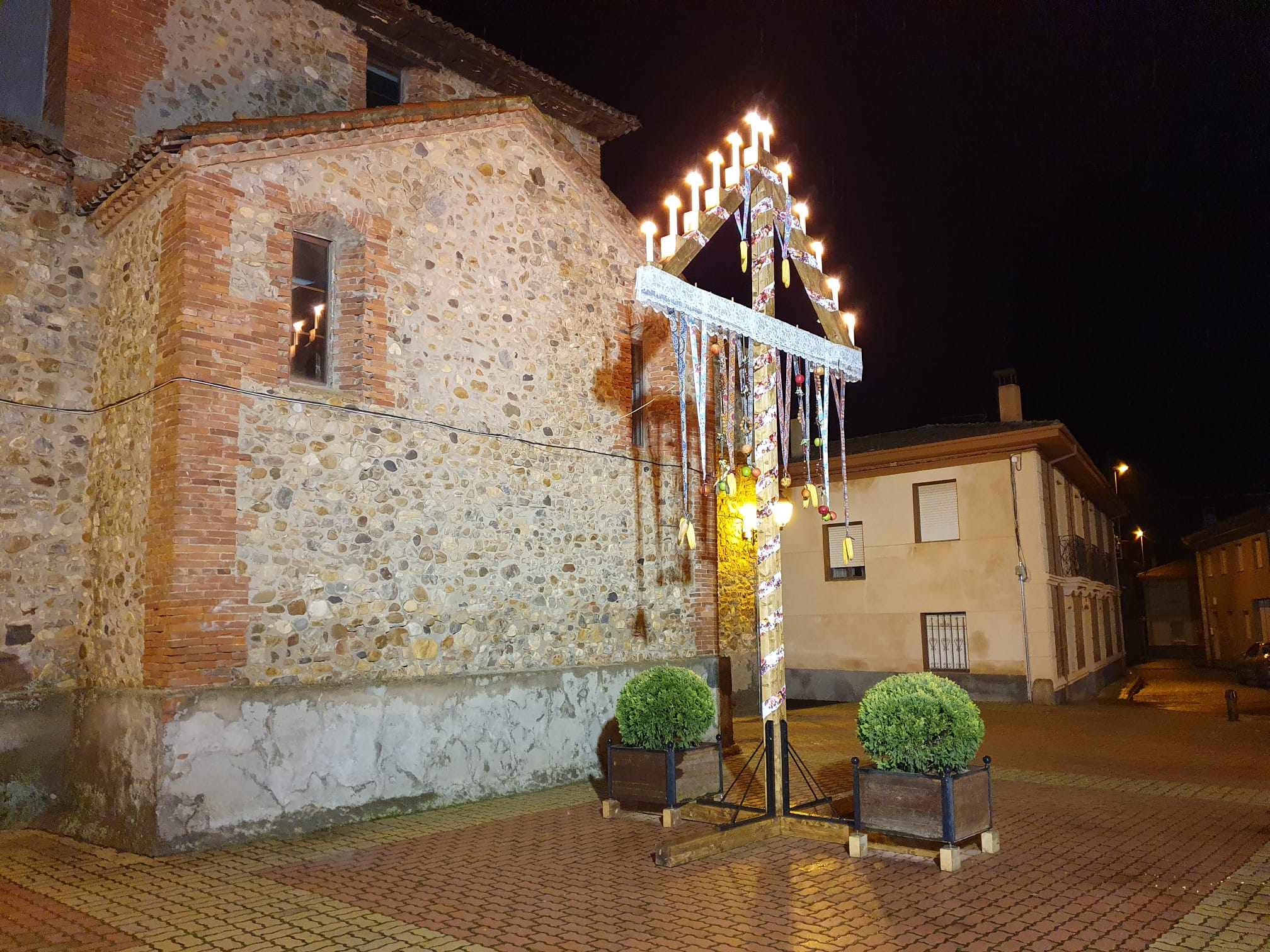 Uno de los ramos más vistosos de la provincia por su dimensiones, decoración y colorido 