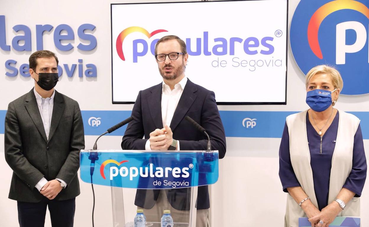 El portavoz del PP en el Senado, en una conferencia de prensa en Segovia.