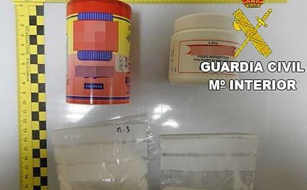Elementos incautados por la Guardia Civil.