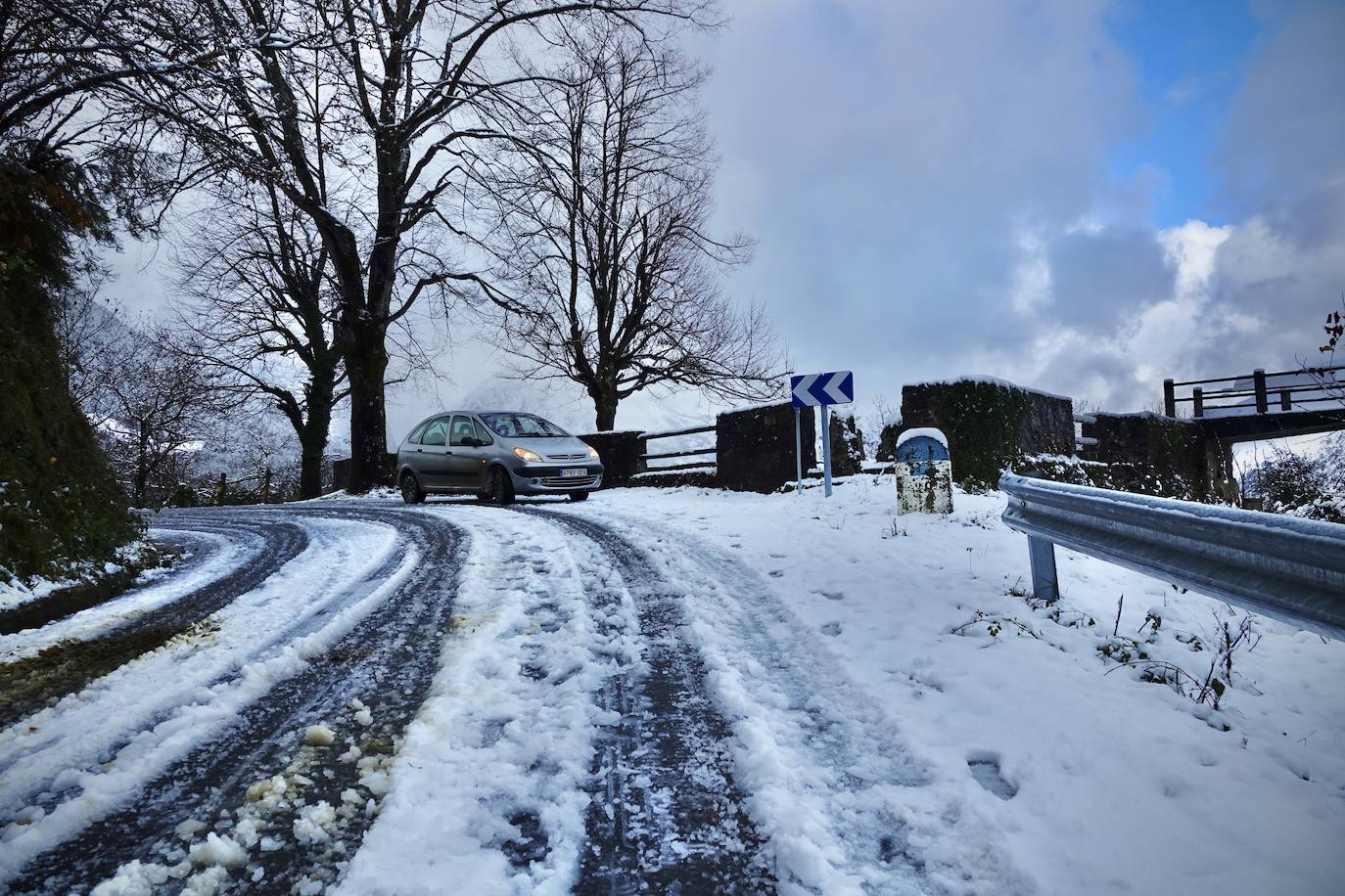 Fotos: Picos de Europa comienza el año bajo la nieve