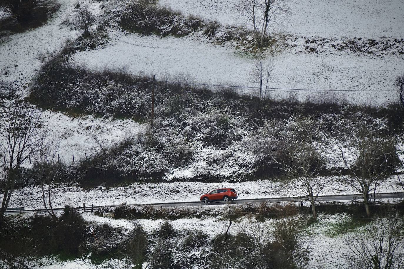 Fotos: Picos de Europa comienza el año bajo la nieve