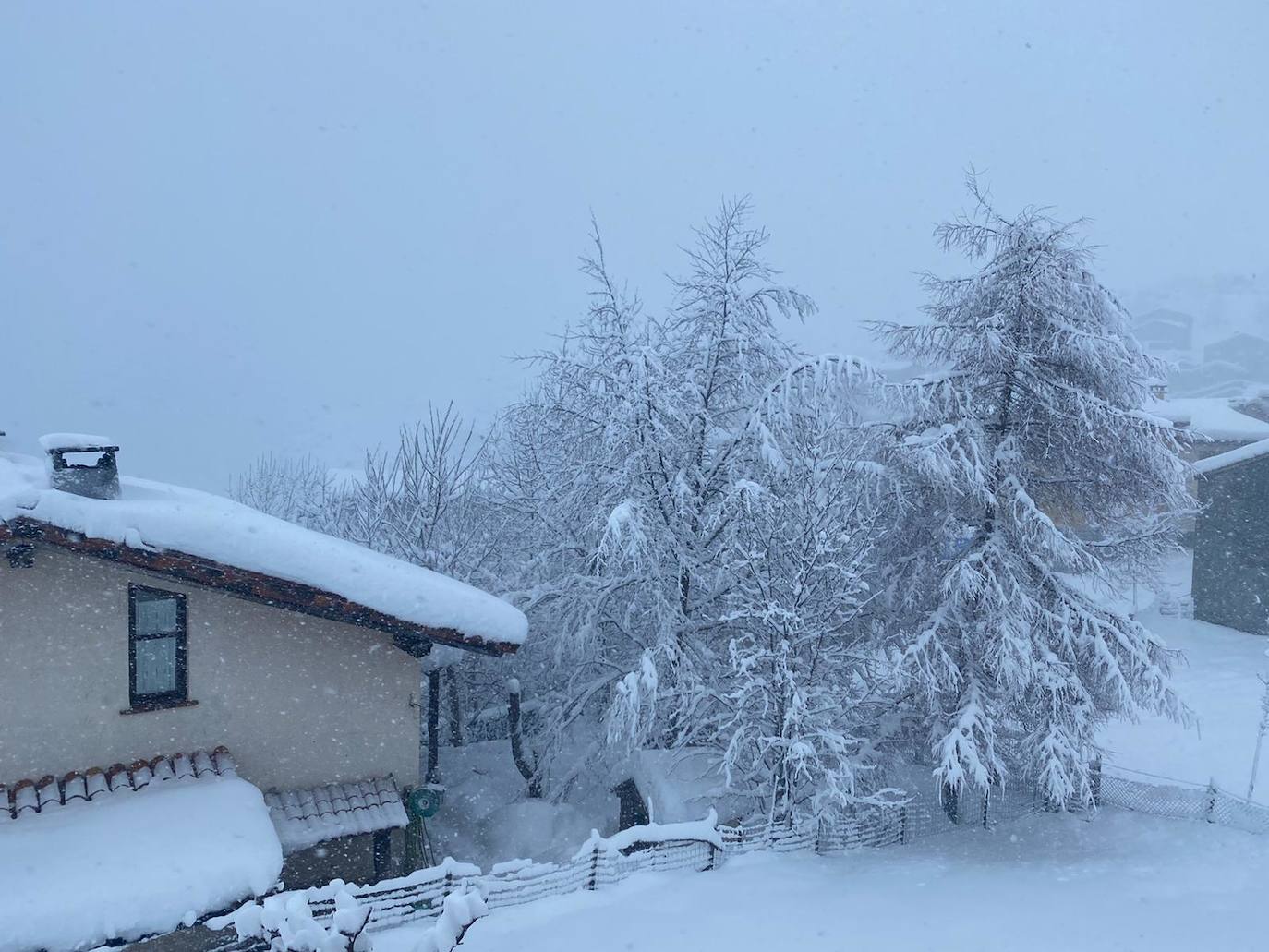 Fotos: Picos de Europa comienza el año bajo la nieve