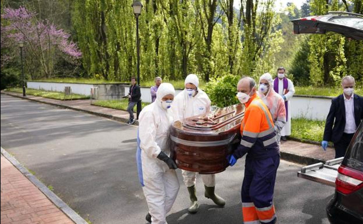 Las muertes derivadas de la pandemia provocan un exceso de mortalidad en León.