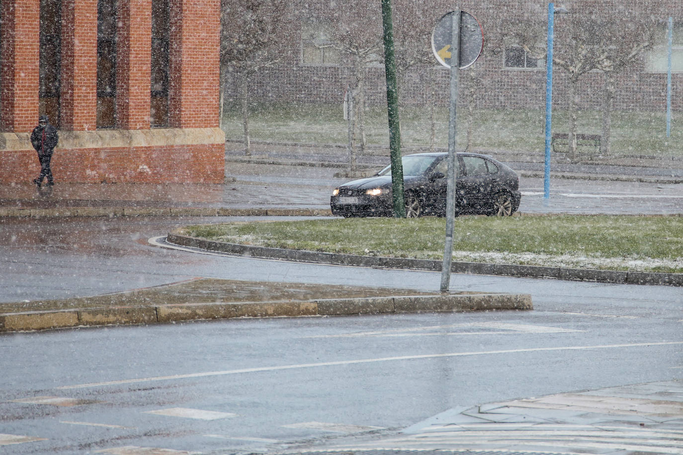 La capital registra una ligera nevada de apenas unos minutos durante esta tarde de Año Nuevo.