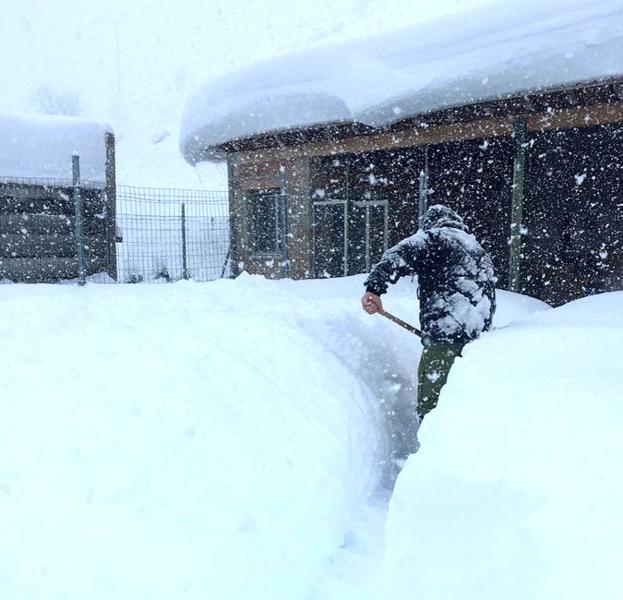 Burón, bajo la nieve: «Es terrible, no podemos con ella»