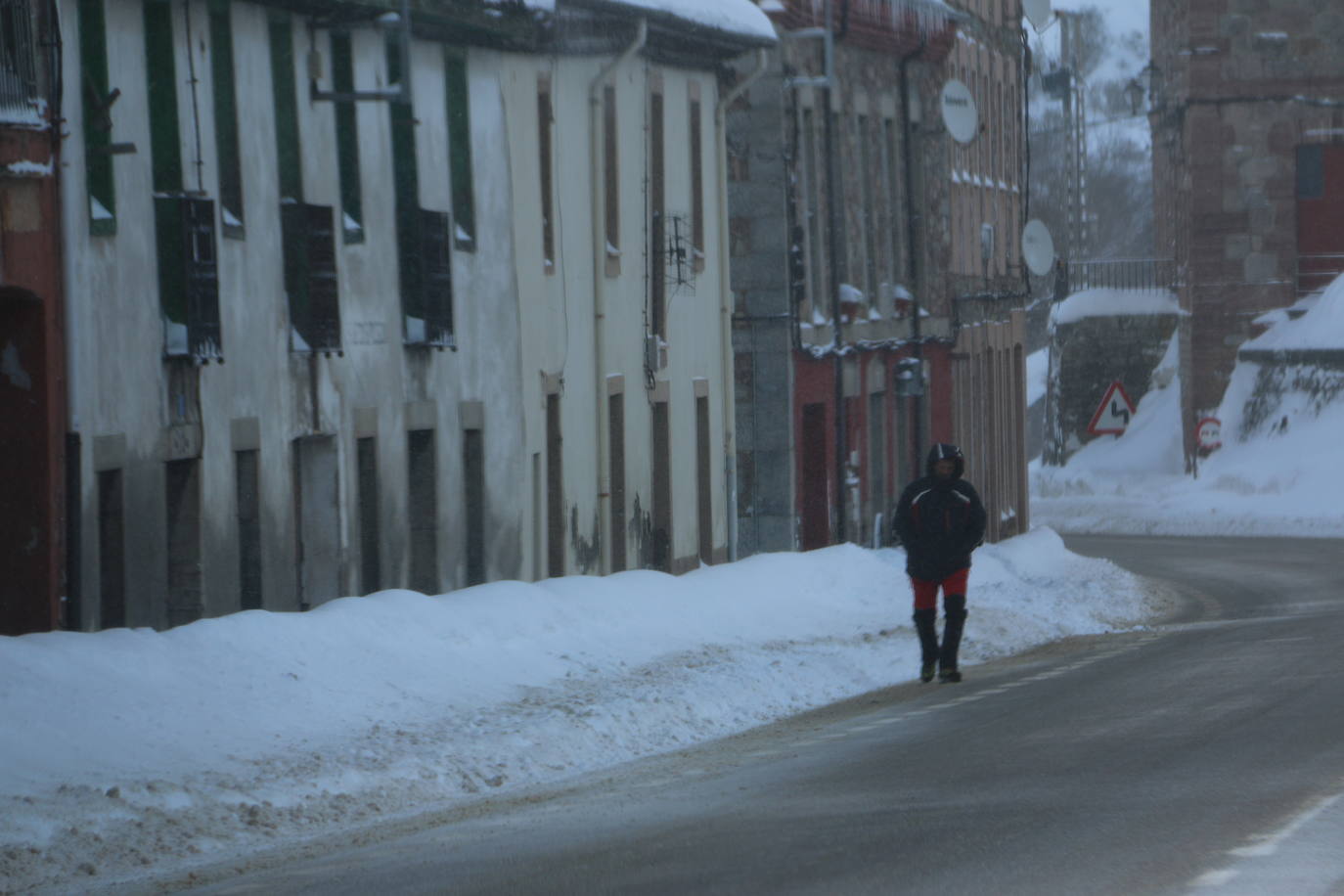 El norte vive una jornada bajo la nieve a la espera de una pequeña tregua.