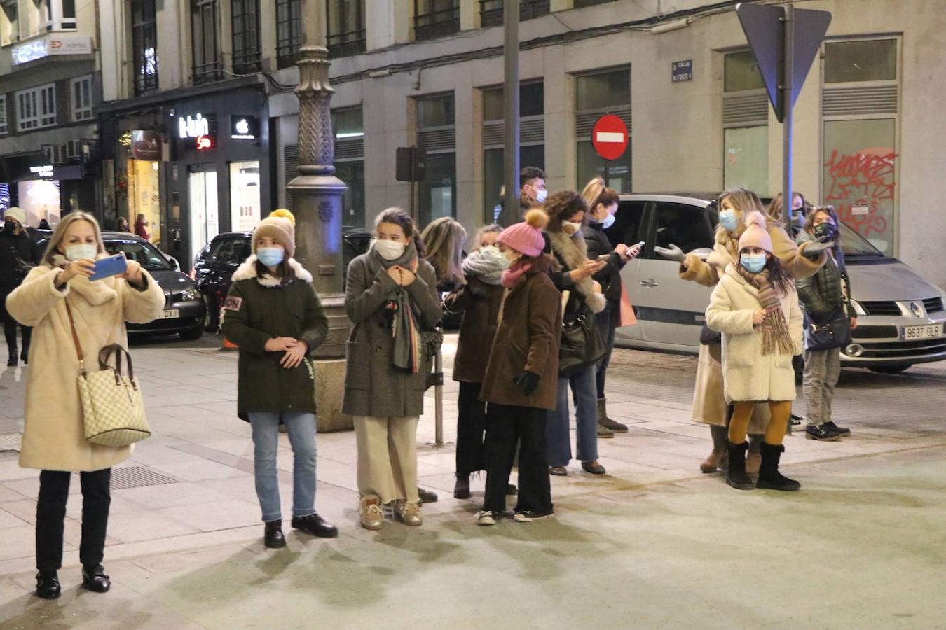 Los Reyes Magos saludan a los leoneses a su paso por Ordono.