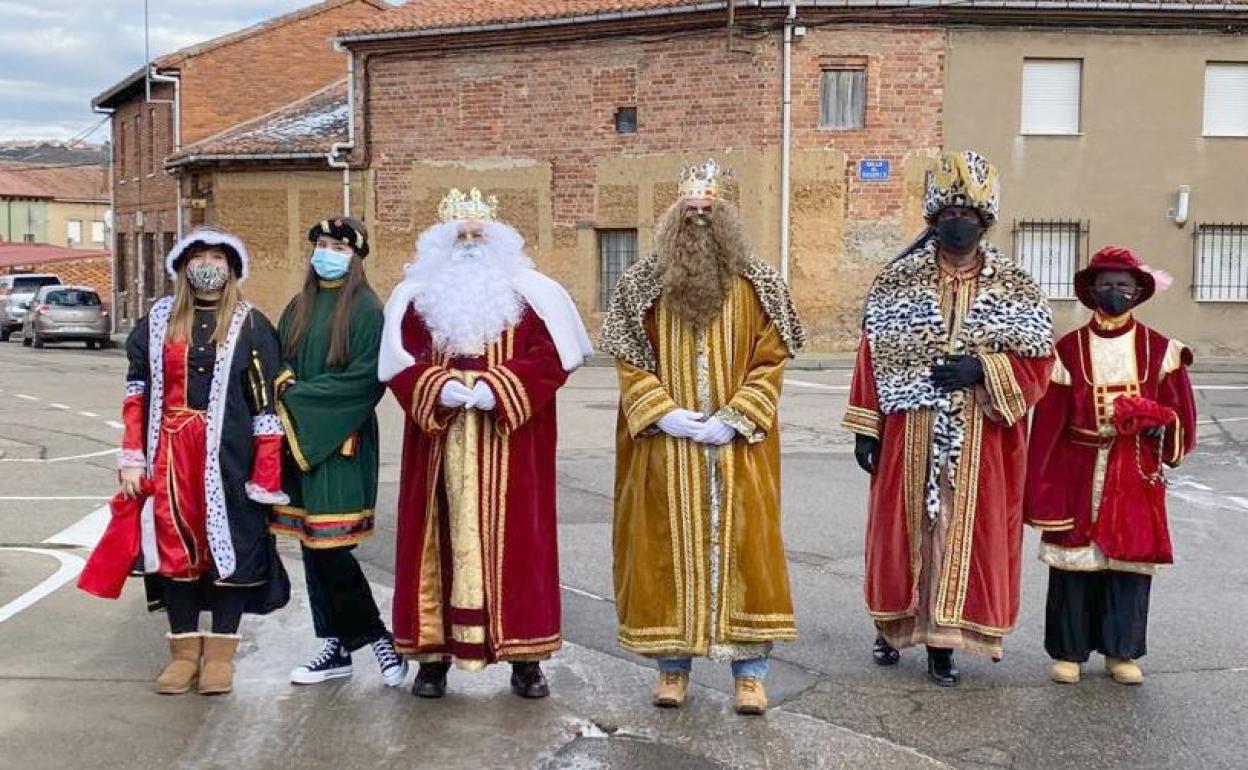 Los Reyes Magos, a su llegada a la localidad de Cuadros. 