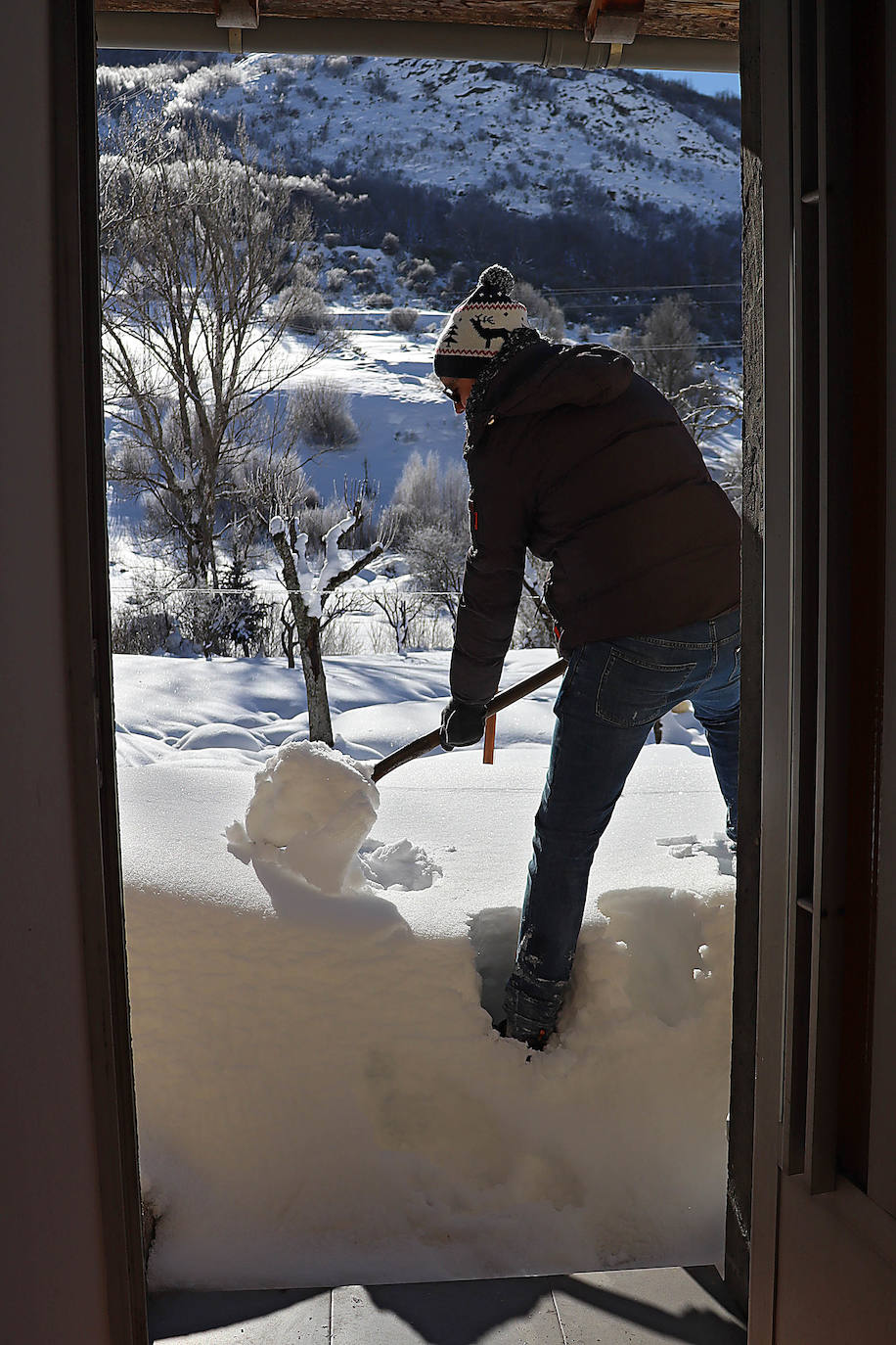 Fotos: La nieve deja imágenes sorprendentes en la montaña leonesa