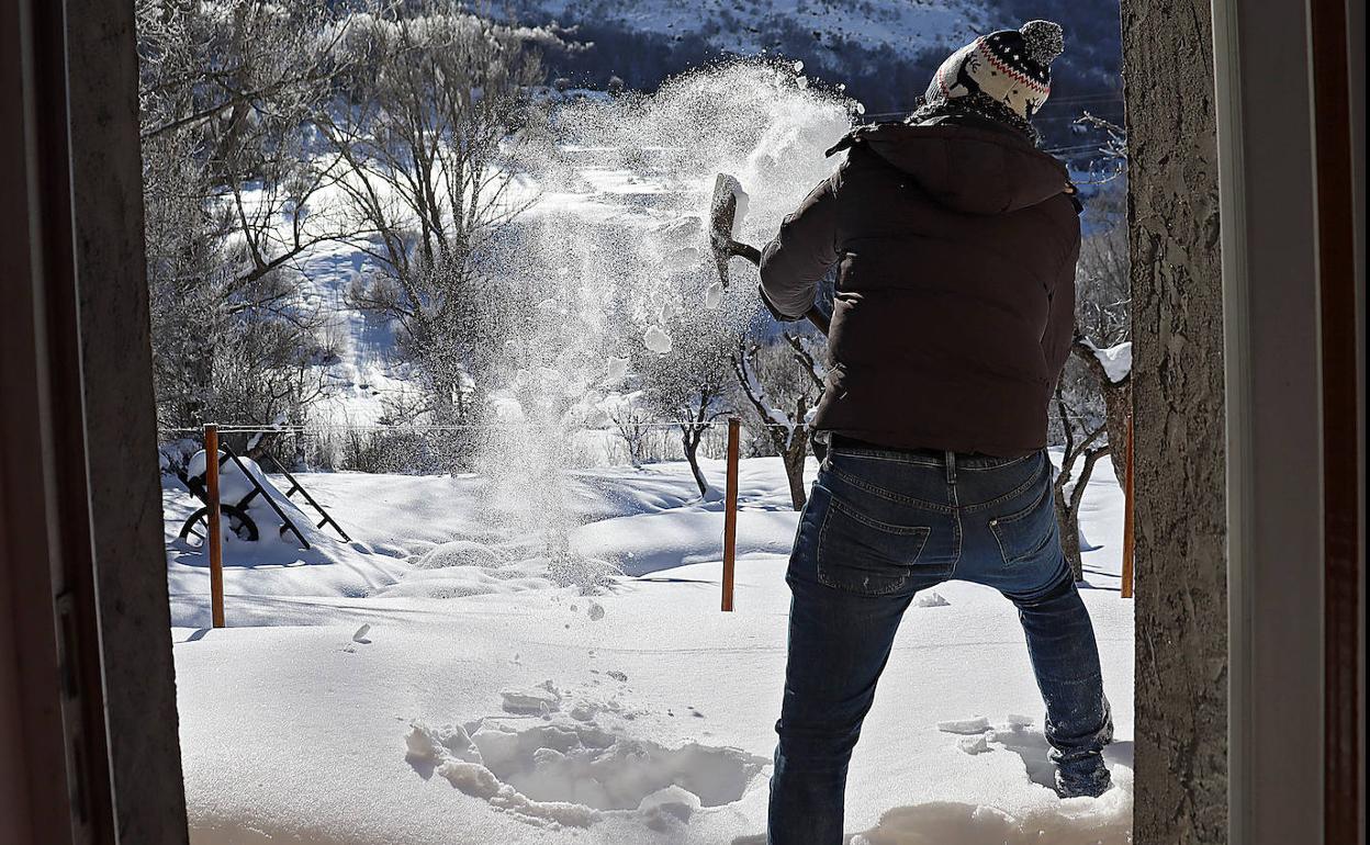 Imágenes de la nieve que ha caído los últimos días en la montaña leonesa.