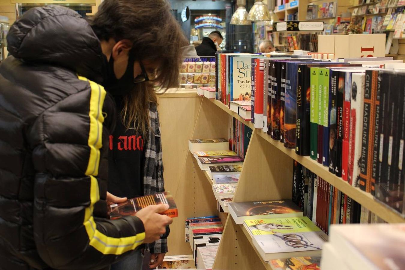 Los libros se consolidan como una de las opciones preferidas para los regalos de Navidad en una campaña «bastante buena dadas las circunstancias»