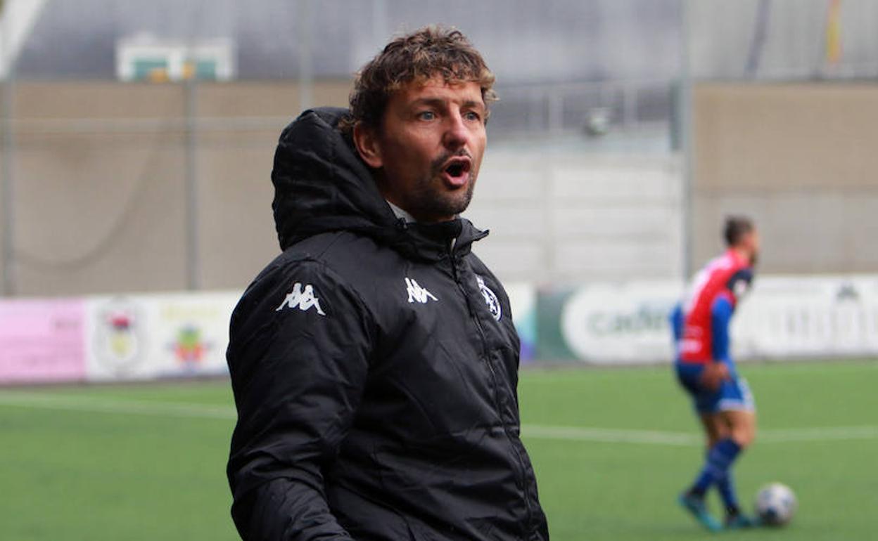 Idiakez, en un partido con la Cultural.