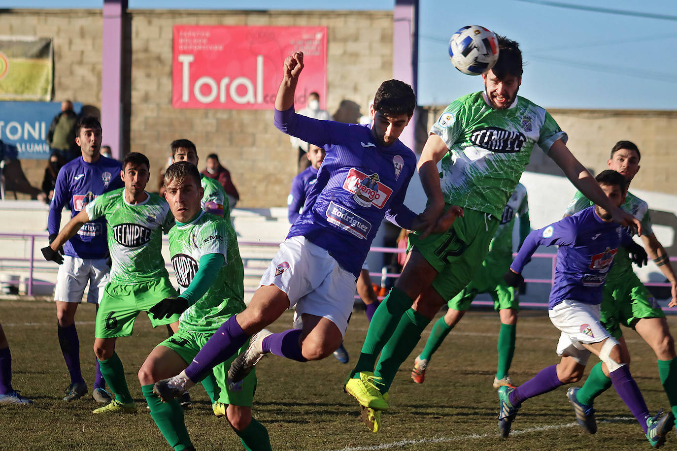 Fotos: Las imágenes del triunfo de La Bañeza ante el Becerril