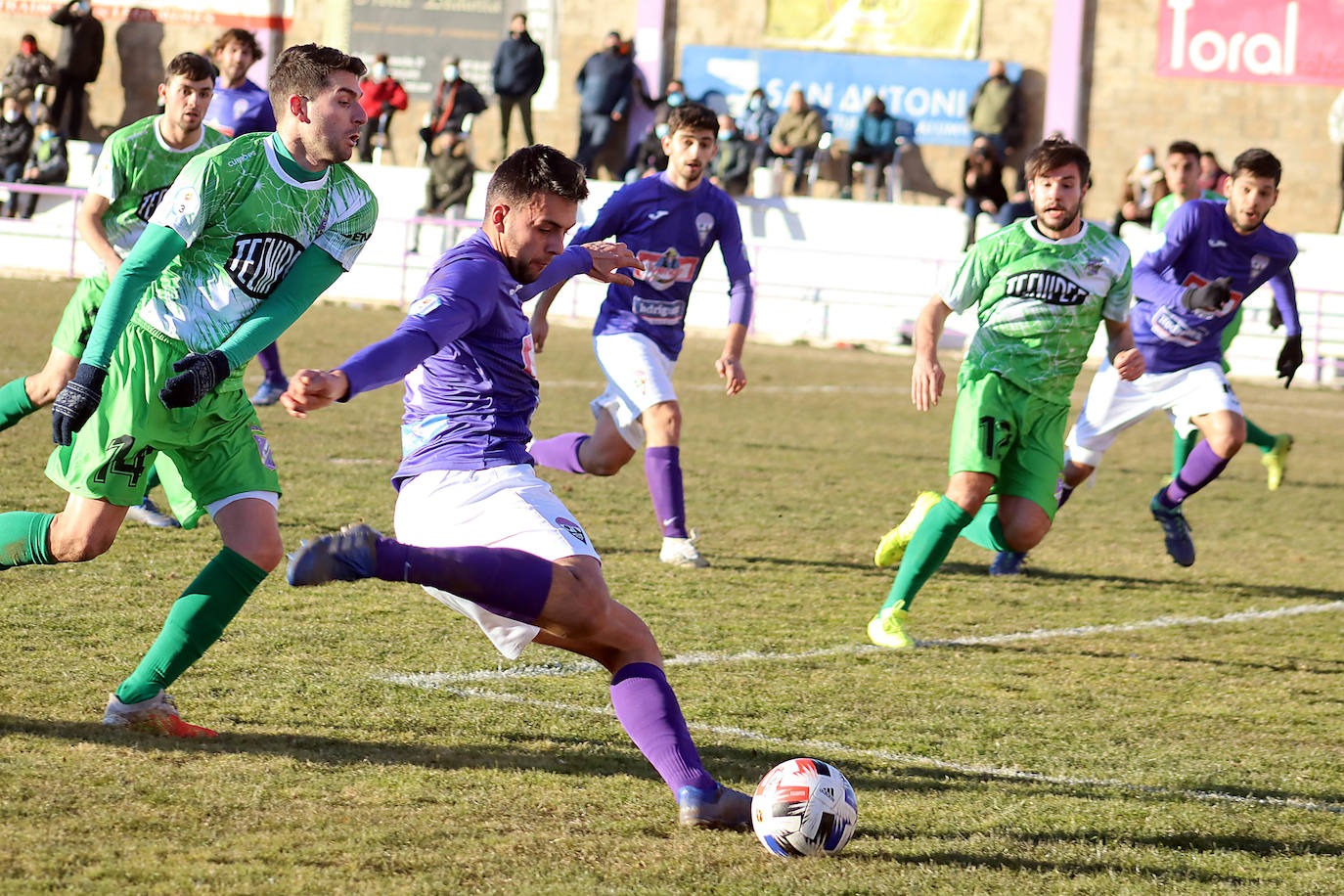 Fotos: Las imágenes del triunfo de La Bañeza ante el Becerril