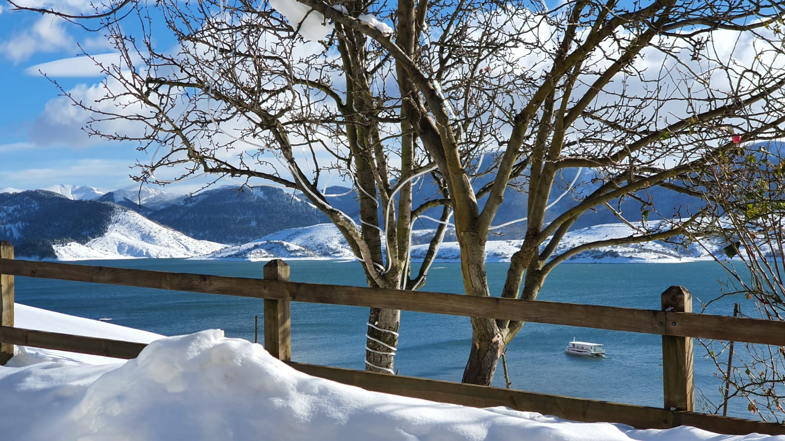 Espectaculares imágenes de Riaño cubierto por la nieve.