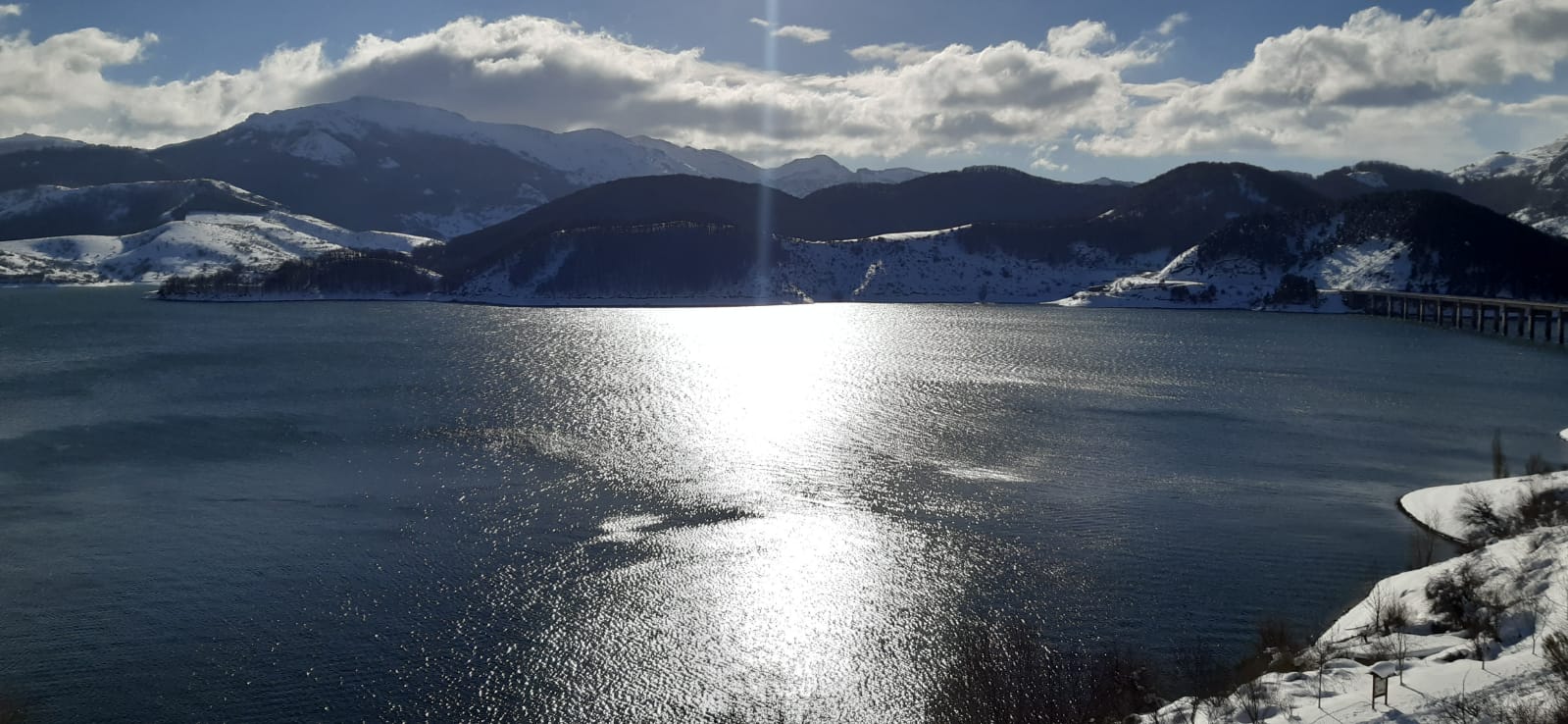 Espectaculares imágenes de Riaño cubierto por la nieve.