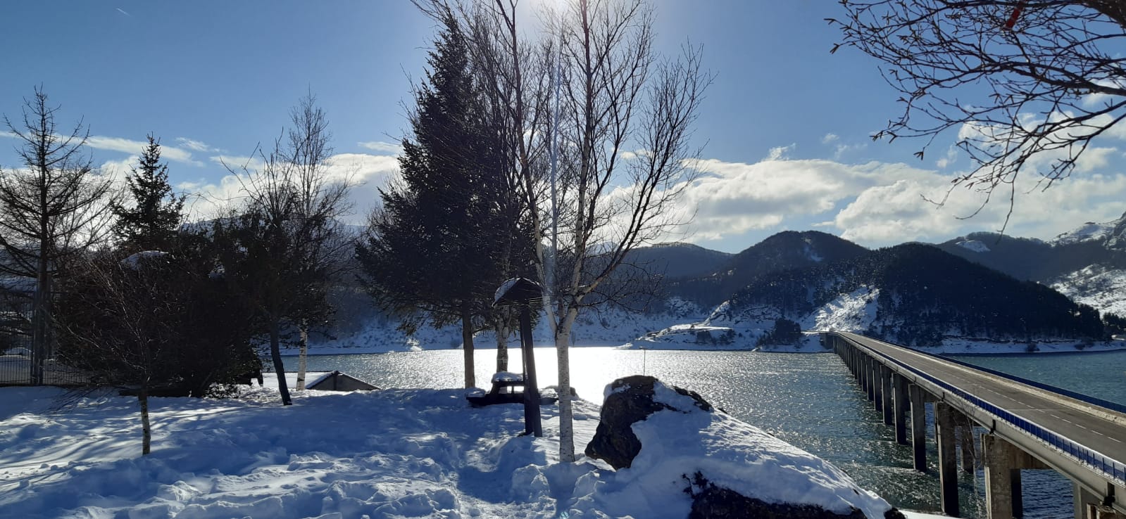 Espectaculares imágenes de Riaño cubierto por la nieve.