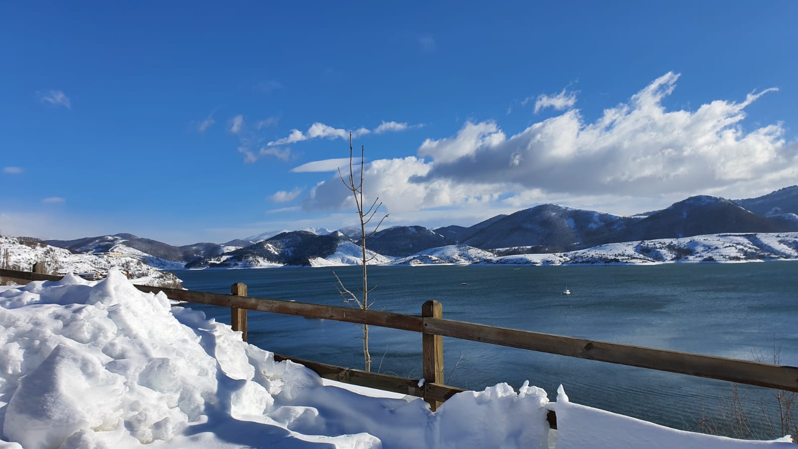 Espectaculares imágenes de Riaño cubierto por la nieve.