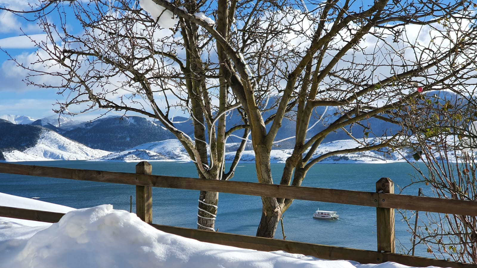 Espectaculares imágenes de Riaño cubierto por la nieve.